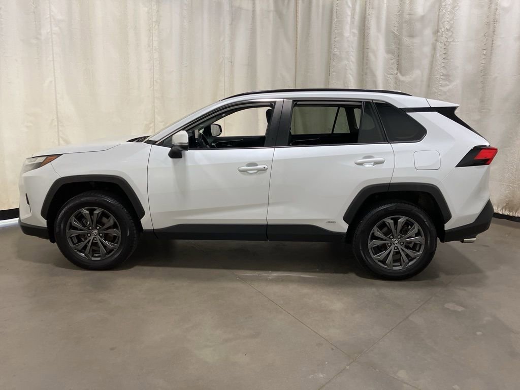 Used 2023 White Toyota Hybrid XLE Premium image 22