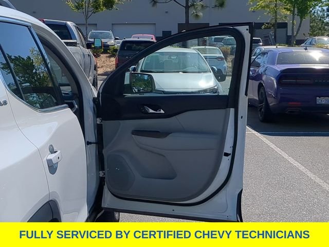 Used 2023 White GMC SLE image 43