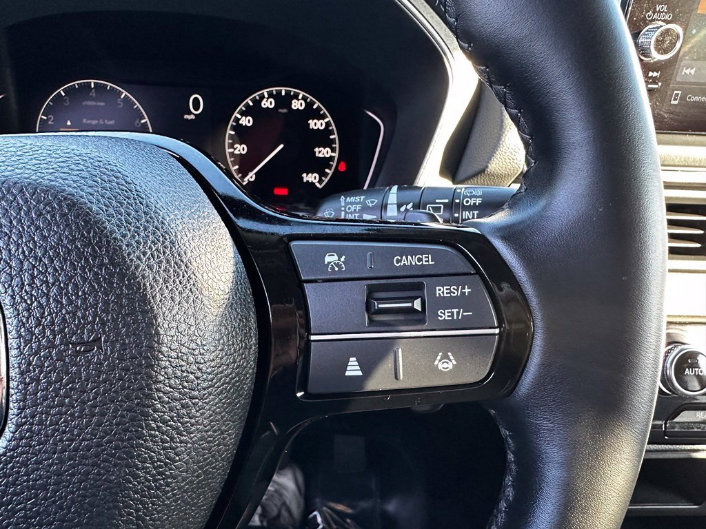 Used 2025 Lunar Silver Metallic Honda Touring image 36