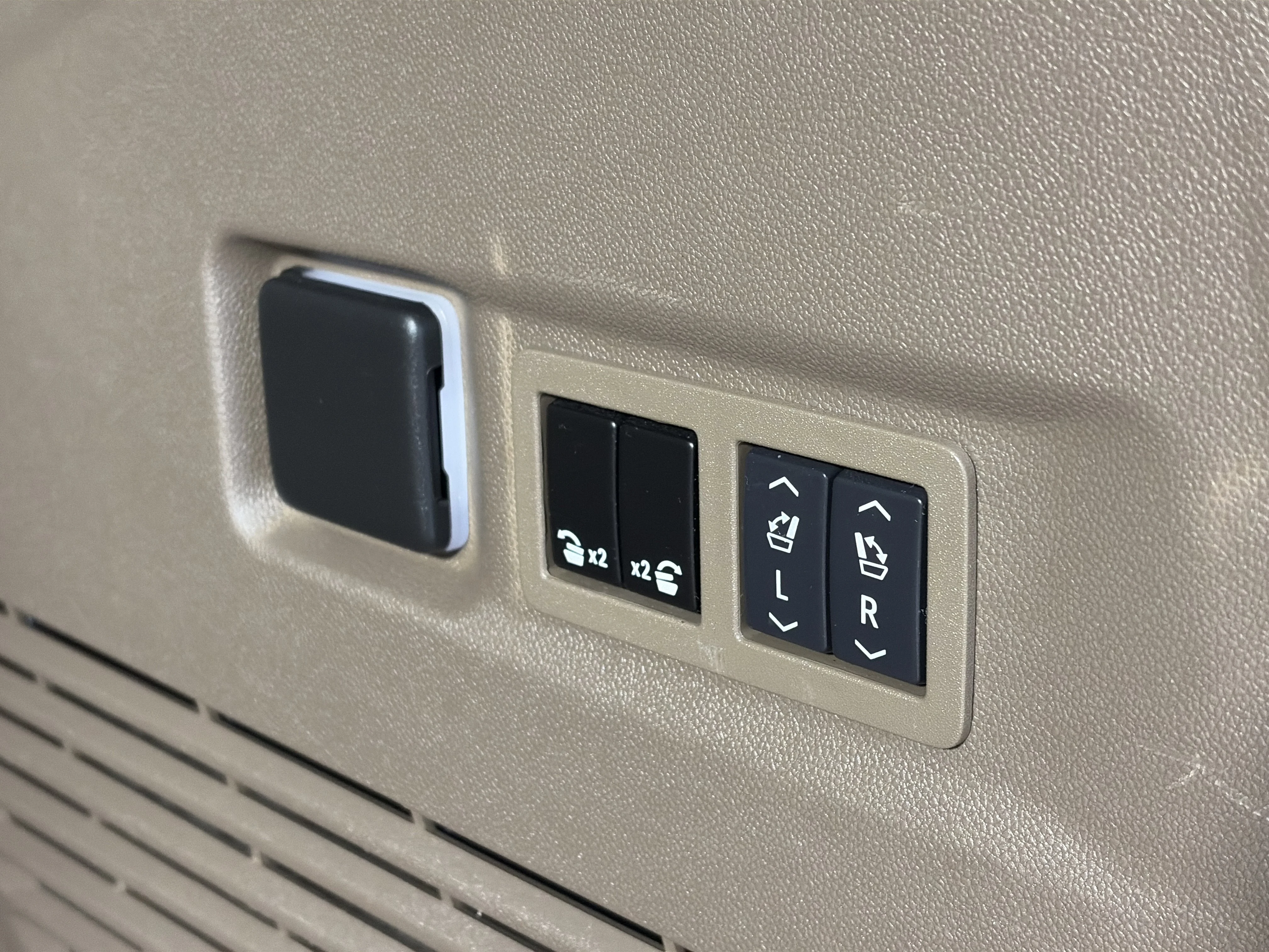 2024 GMC Yukon XL Denali - Photo 16