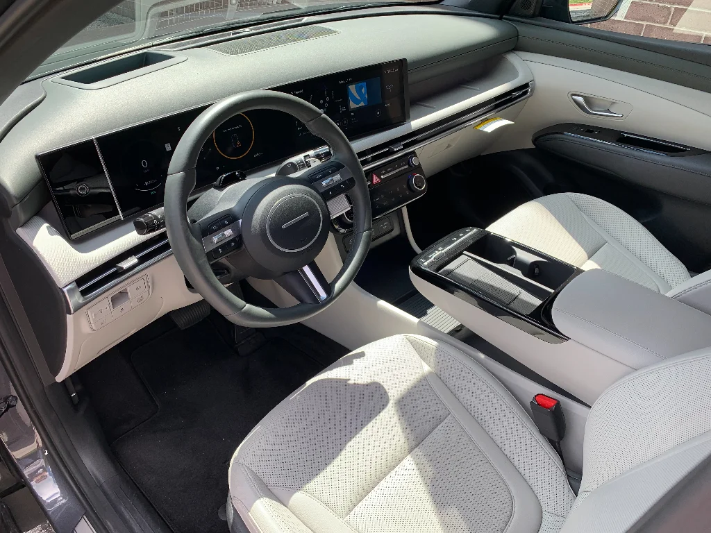 Used 2025 Titan Gray Hyundai Limited image 10