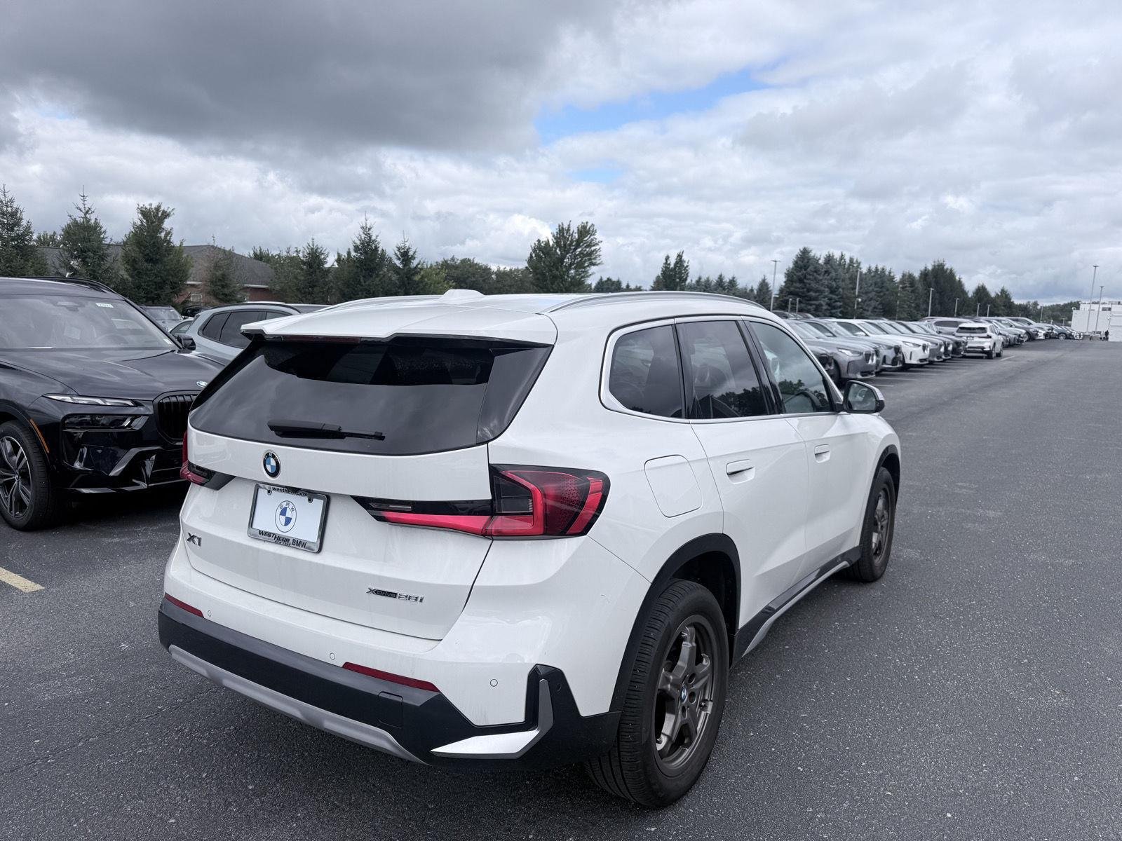 Used 2023 Alpine White BMW xDrive28i image 7