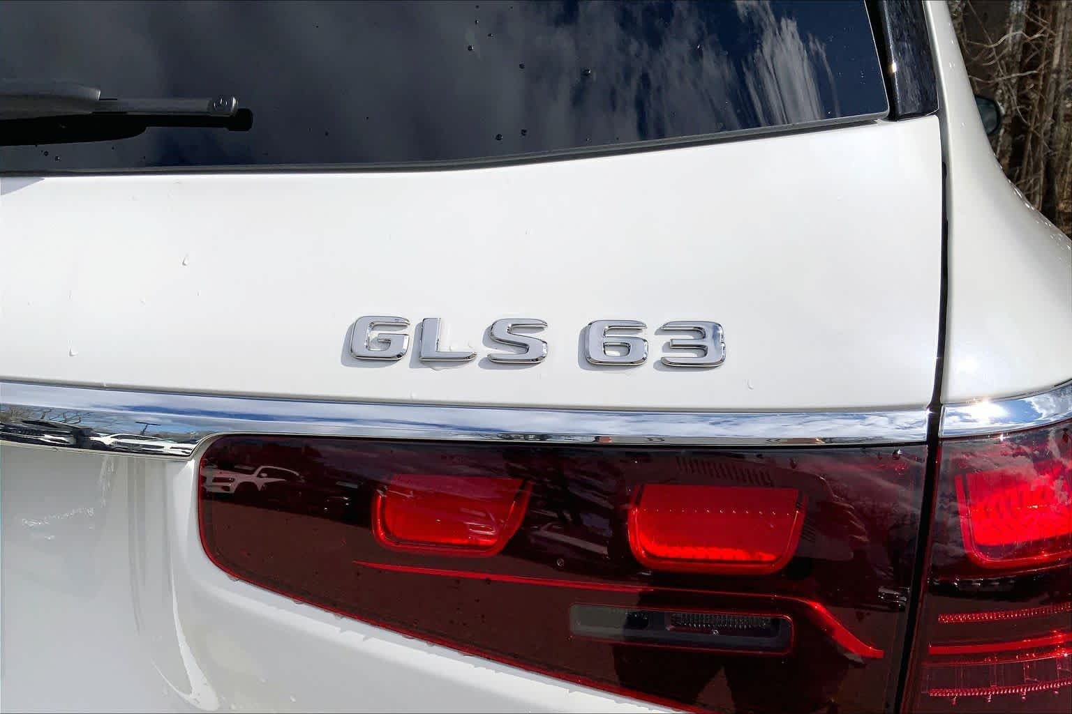 Used 2025 MANUFAKTUR Moonlight White Metallic Mercedes-Benz AMG® GLS 63 image 31