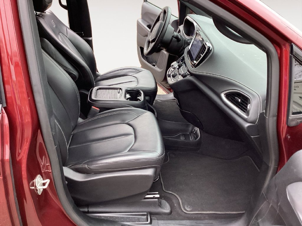 Used 2023 Red Chrysler Touring L image 12
