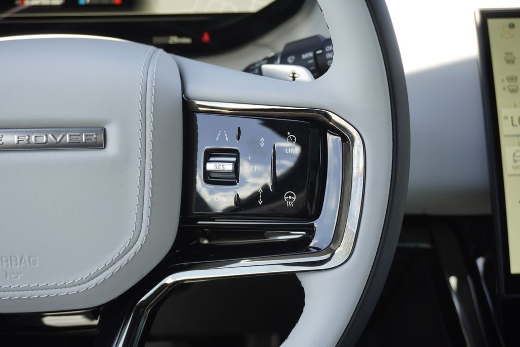 New 2026 Ostuni Pearl White LAND ROVER Dynamic SE image 13
