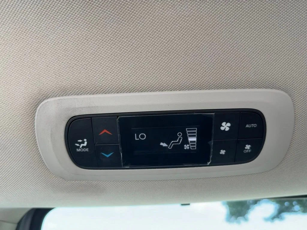 Used 2023 Silver Mist Clearcoat Chrysler Touring L image 21