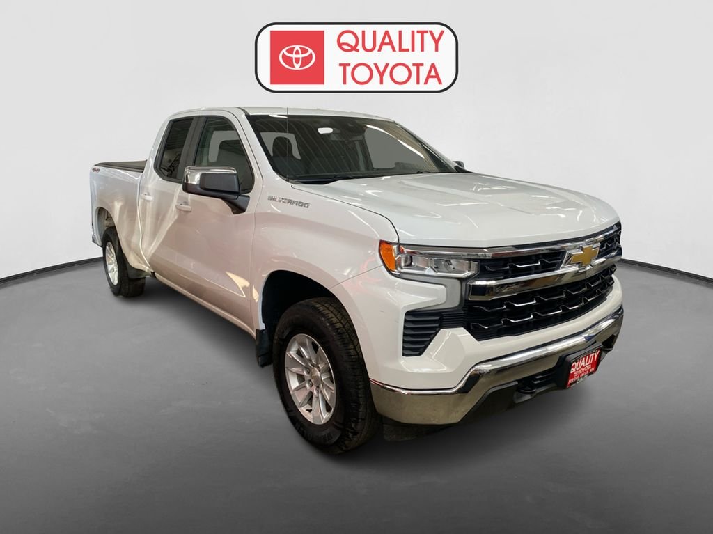Used 2022 Chevrolet Silverado 1500 LT with VIN 1GCRDDED5NZ508398 for sale in Fergus Falls, Minnesota