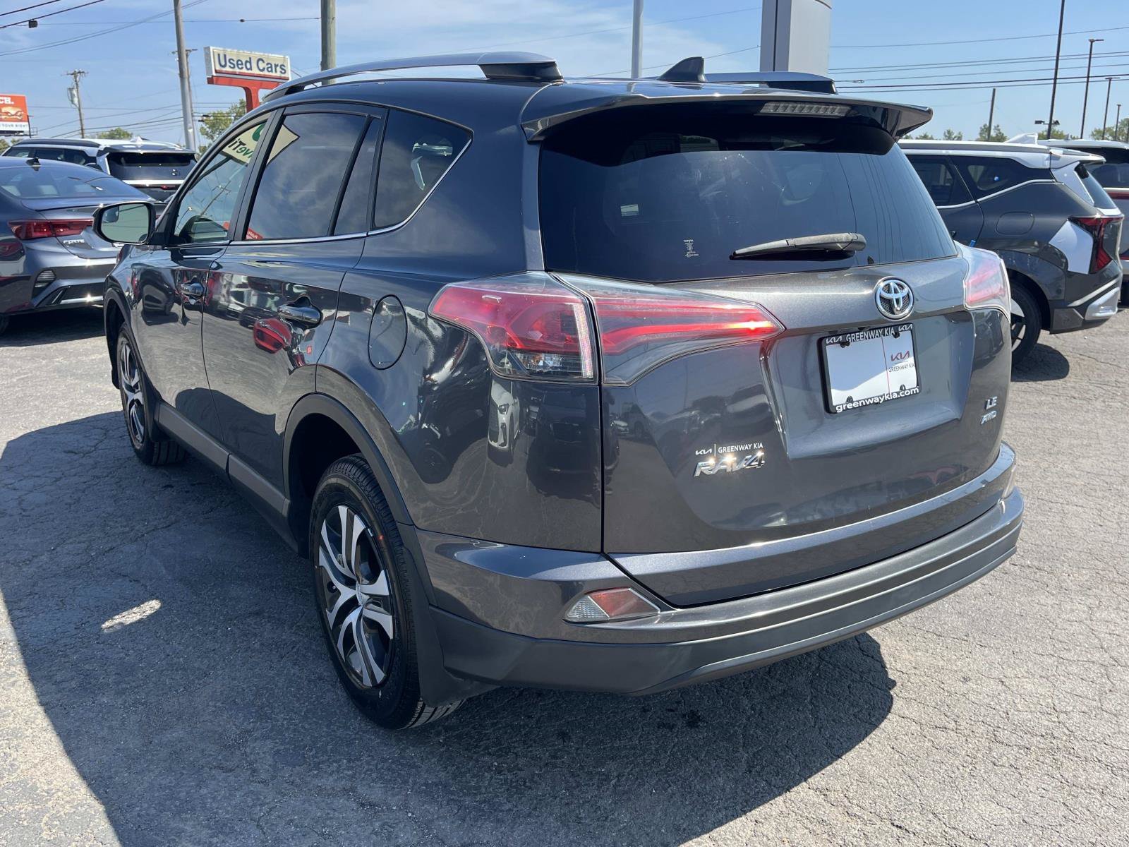 Used 2016 Magnetic Gray Metallic Toyota LE image 5