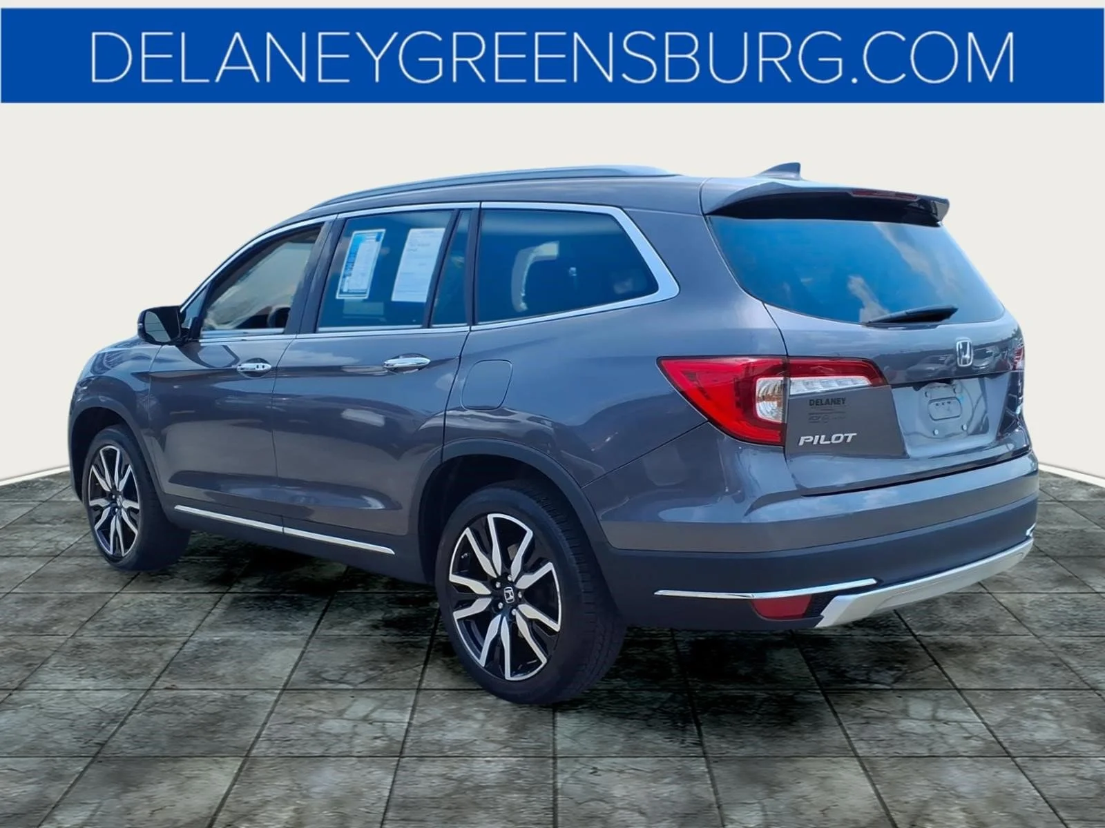 Used 2021 Crystal Black Pearl Honda Touring 8 Passenger image 5