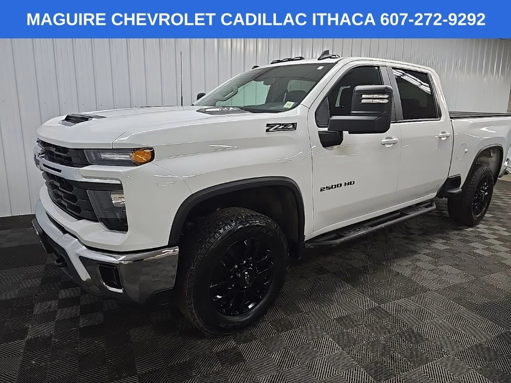 Used 2025 White Chevrolet LT image 8