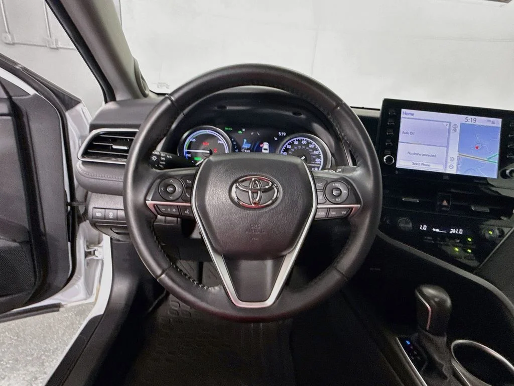 Used 2021 Wind Chill Pearl Toyota Hybrid XLE image 11