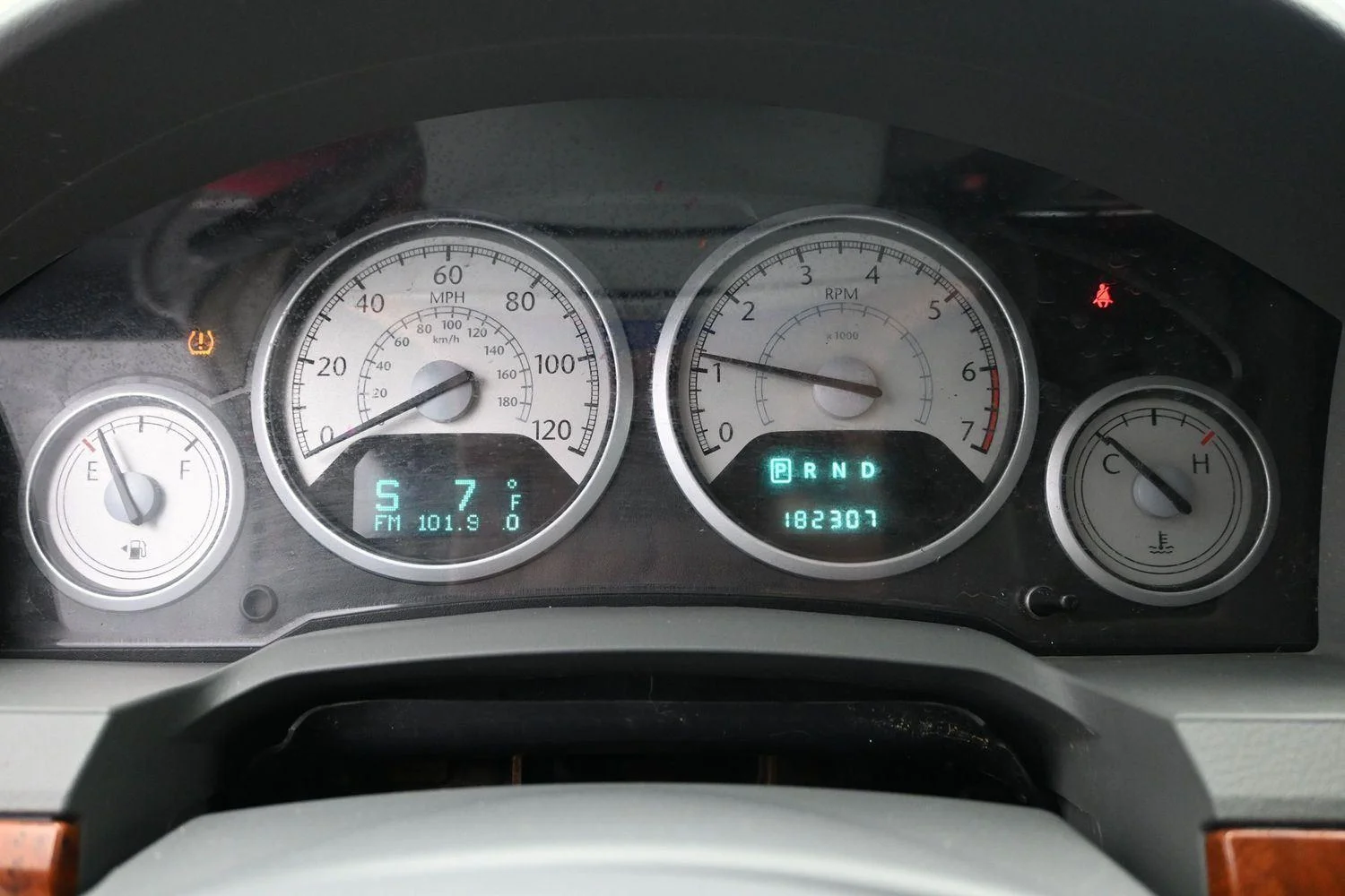 Used 2009 Bright Silver Metallic Chrysler Touring image 23