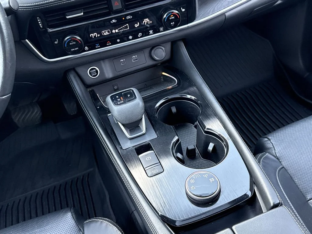 Used 2023 Black Nissan Platinum image 13
