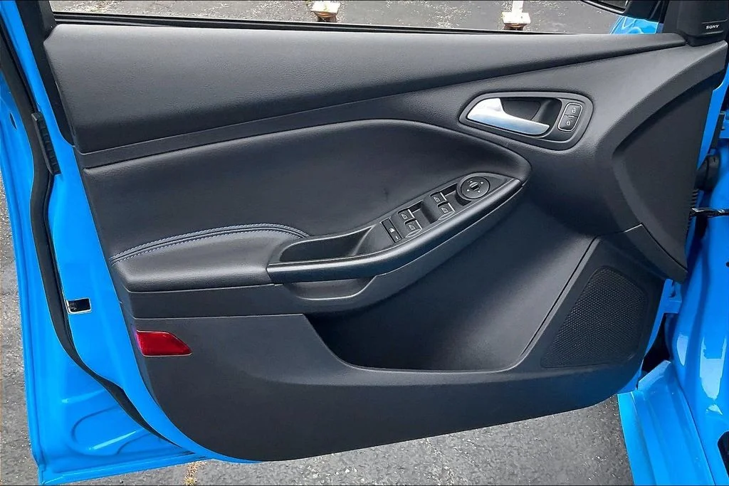 Used 2017 Blue Ford RS image 21