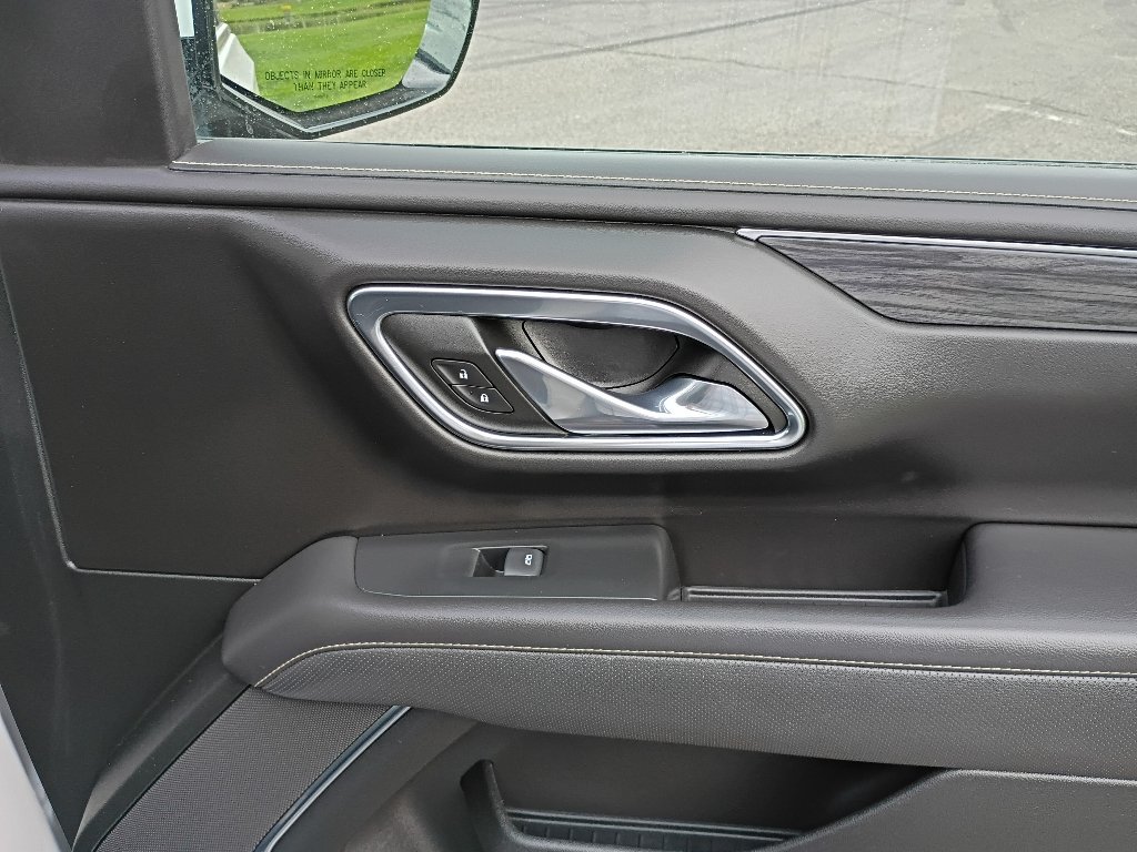 Used 2021 White Frost Tricoat GMC SLT image 10