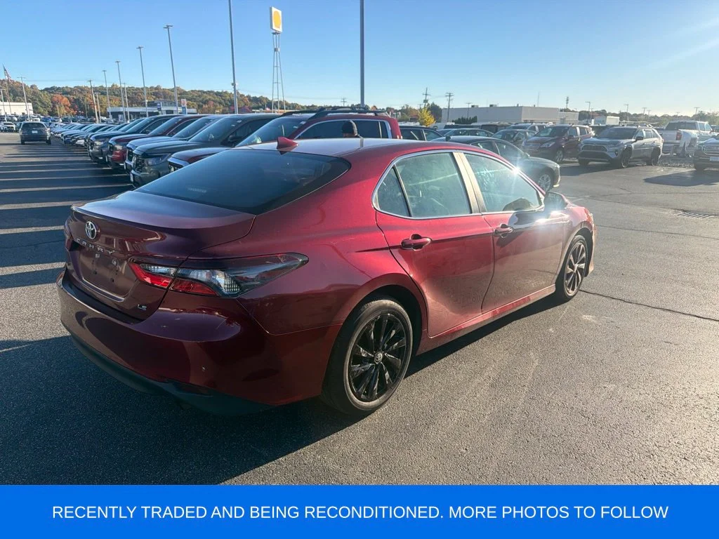 Used 2022 Pearl Toyota LE image 4