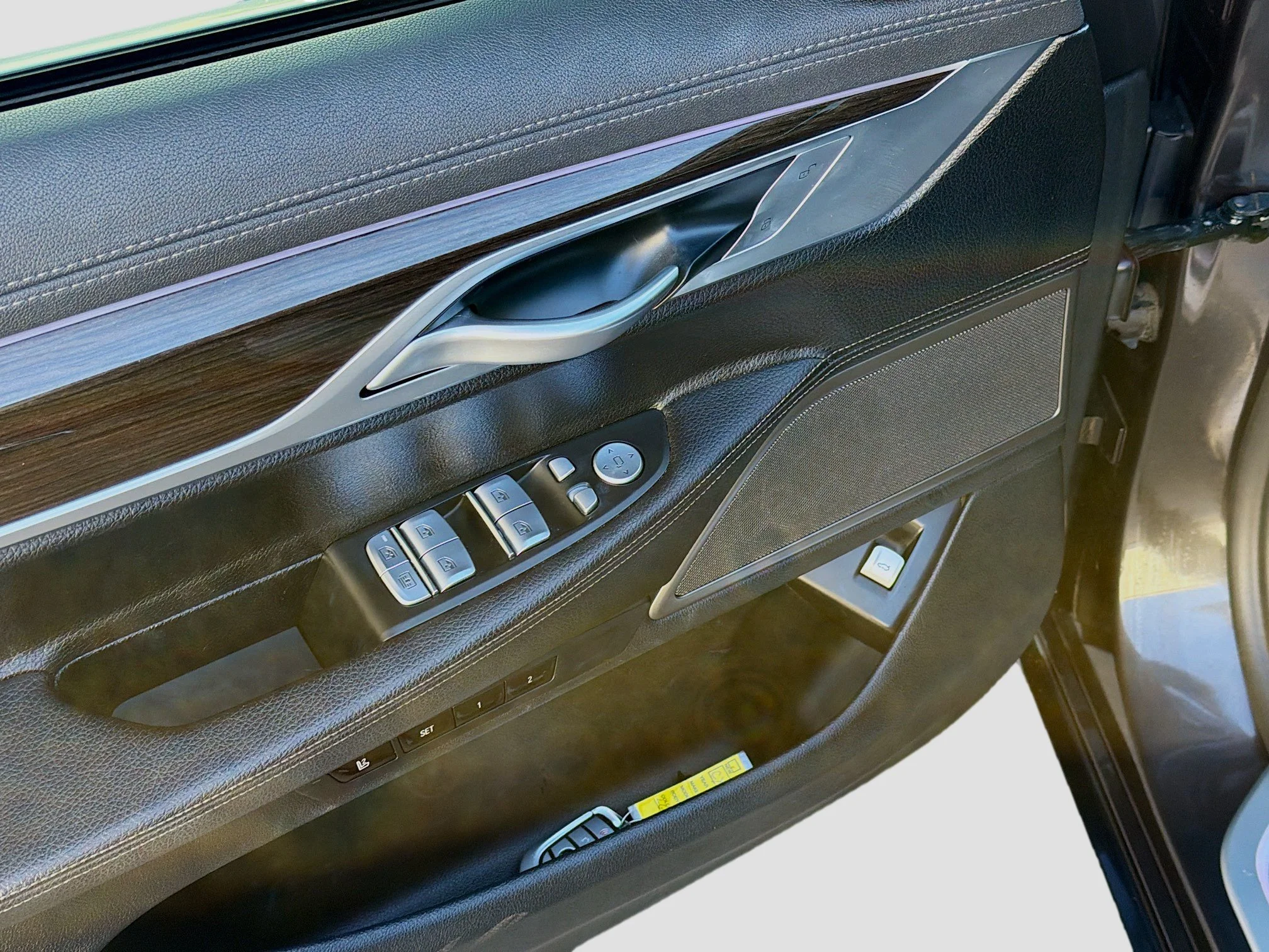 Used 2020 Dark Graphite Metallic BMW 740i image 23