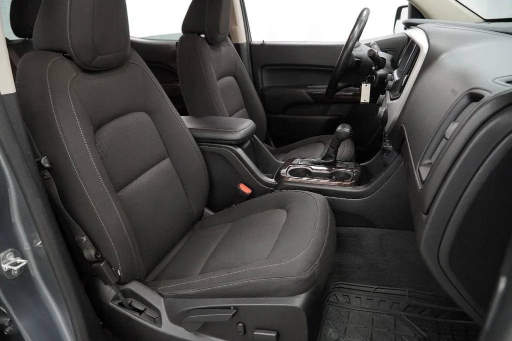 Used 2020 SATIN STEEL METALLIC GMC 4WD SLE image 28
