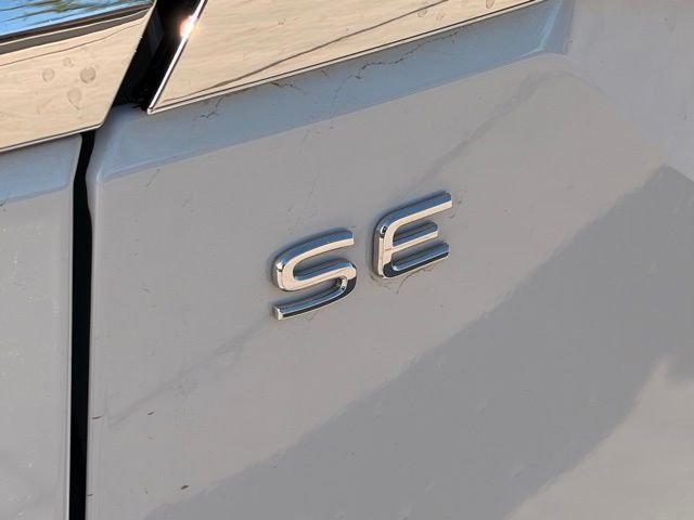 Used 2024 Pure White Volkswagen 2.0T SE w/Technology image 8
