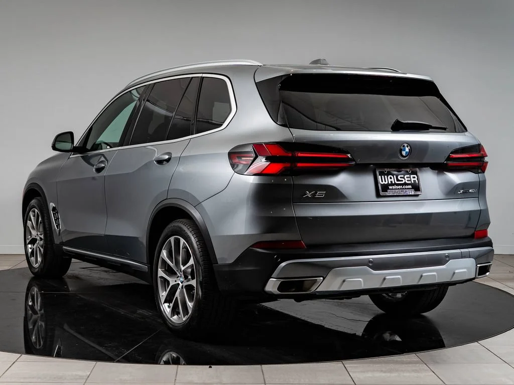 Used 2024 Skyscraper Grey Metallic BMW xDrive40i image 6