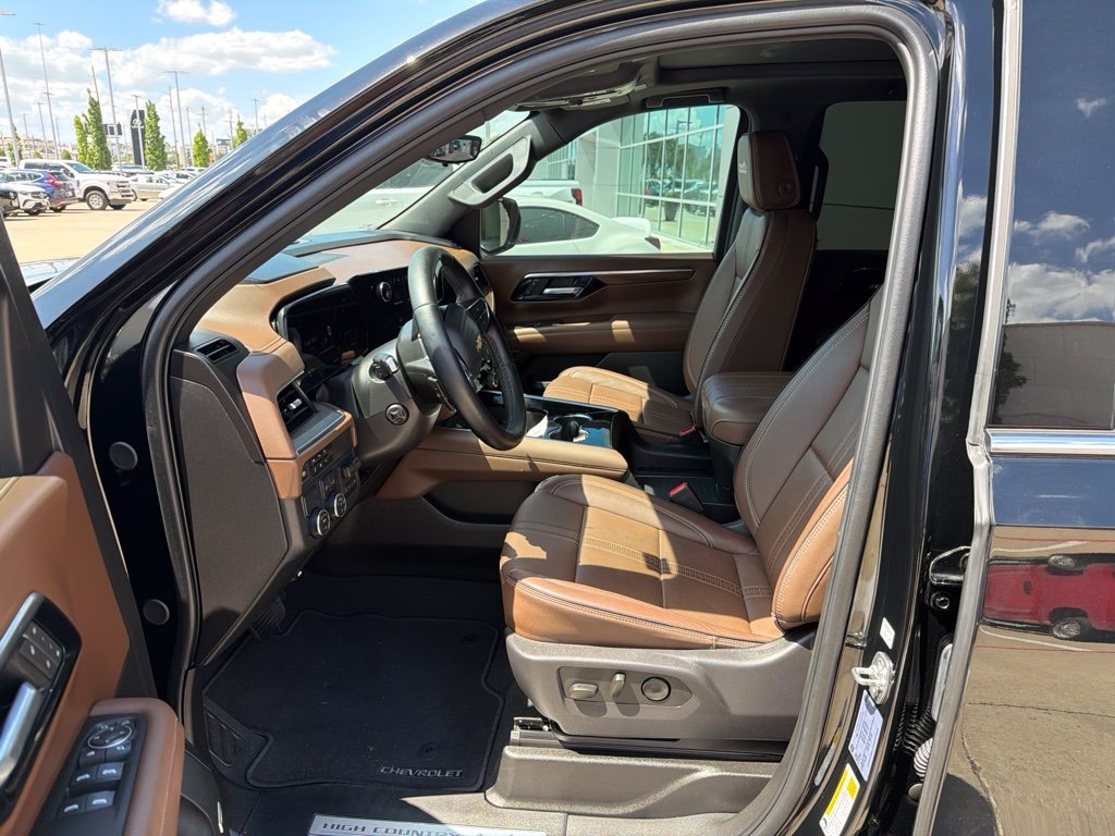 Used 2025 Black Chevrolet High Country image 2