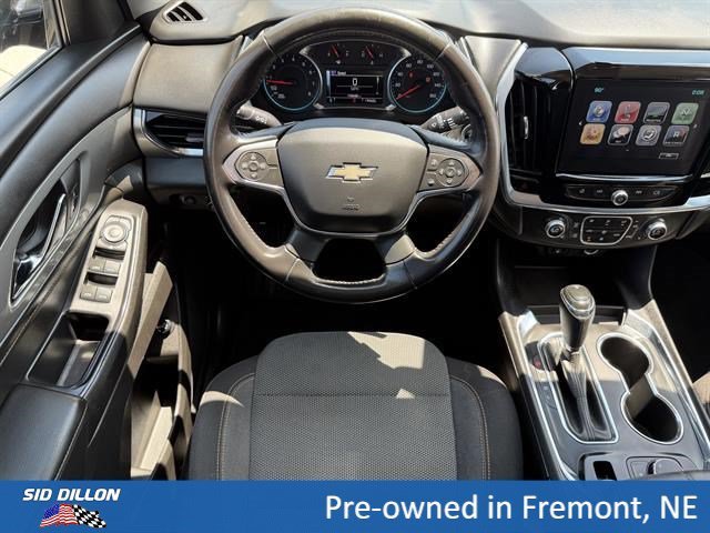 Used 2018 Graphite Metallic Chevrolet LT Cloth image 4