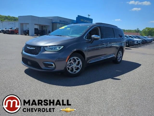 2023 Chrysler Pacifica Limited's photo
