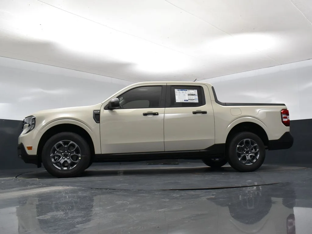 New 2025 Beige Ford XLT image 32
