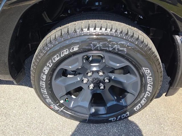 New 2026 Diamond Black Crystal Pearl-Coat Exterior Paint RAM Big Horn/Lone Star image 17
