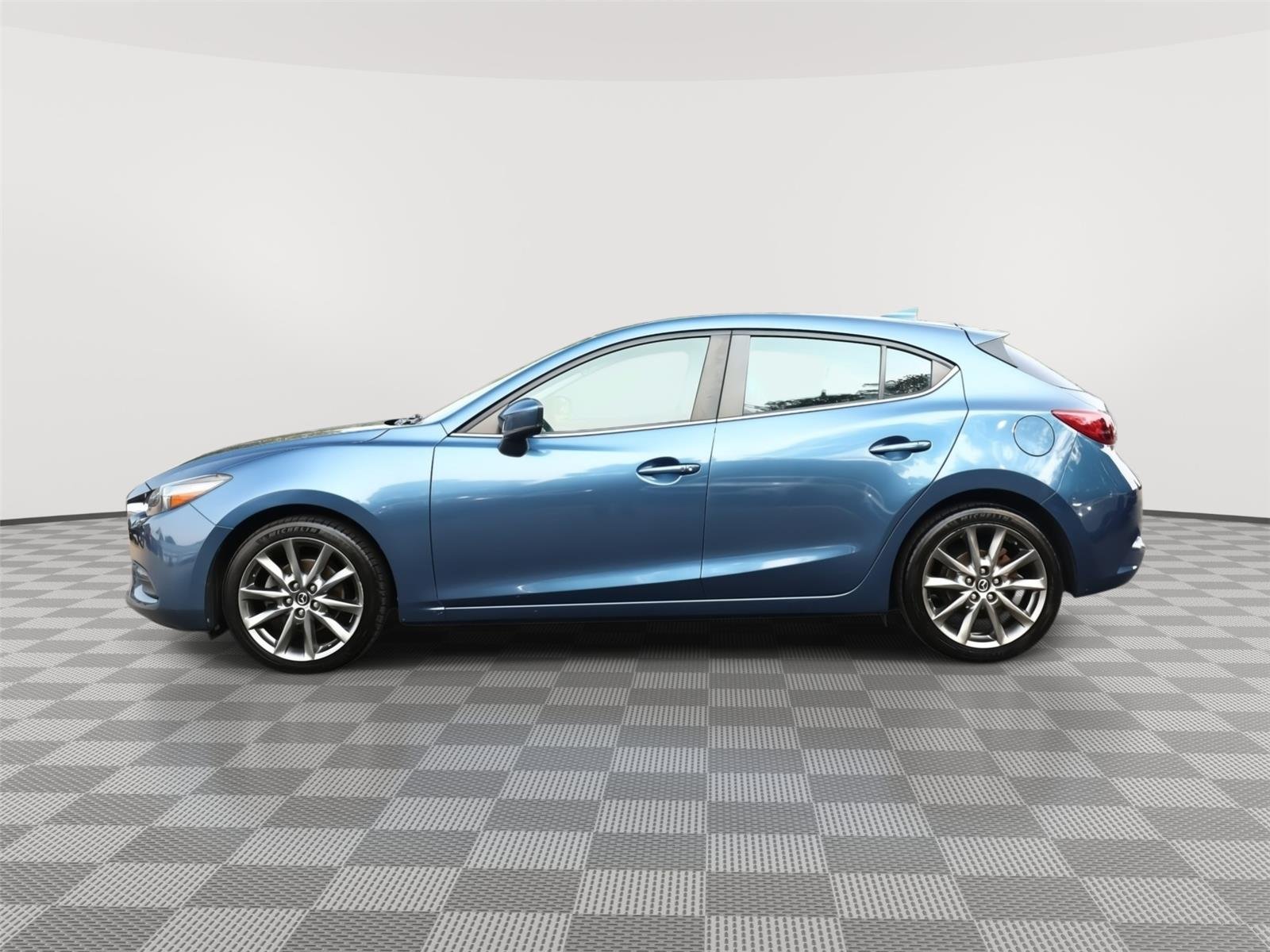 Used 2018 Eternal Blue Mica Mazda Touring image 4