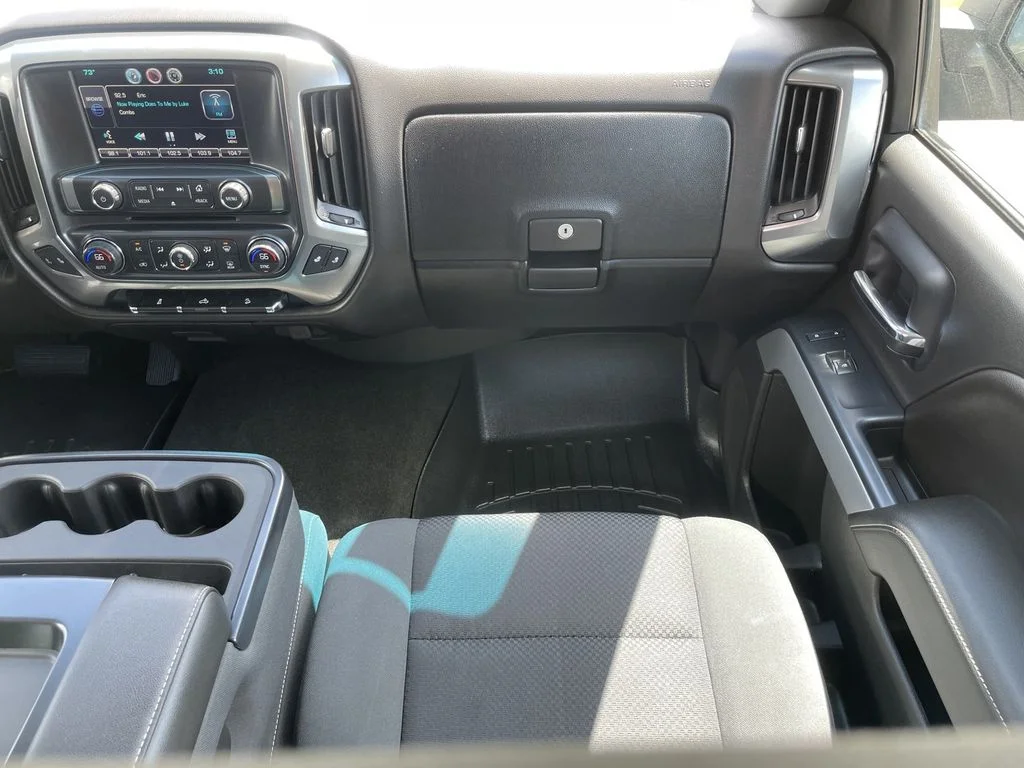 Used 2014 Silver Ice Metallic Chevrolet LT image 11