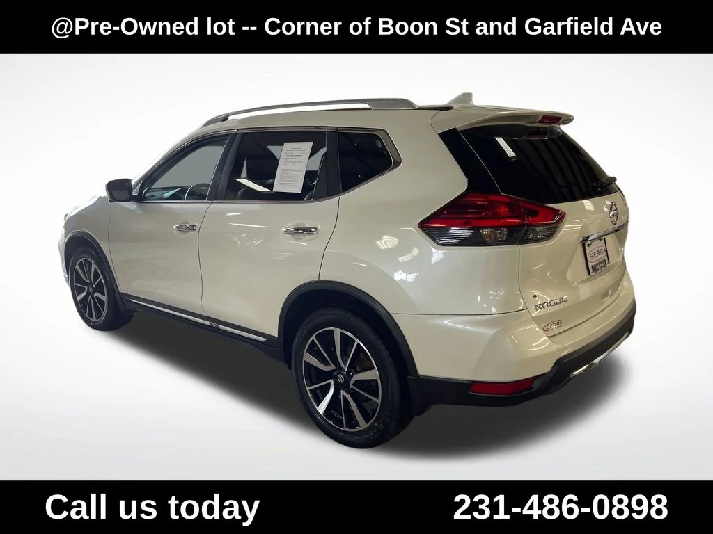 Used 2017  Nissan SL image 3