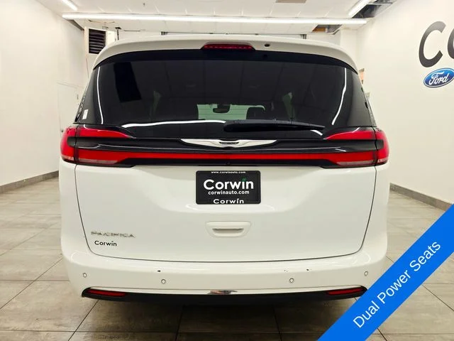 Used 2025 Bright White Clearcoat Chrysler Select image 4