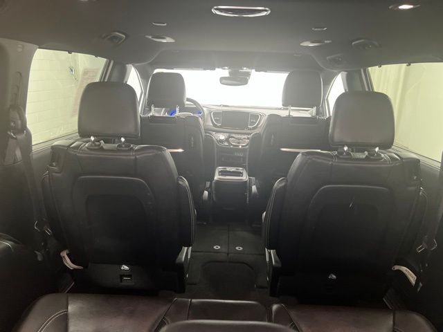 Used 2022 White Chrysler Touring L image 10