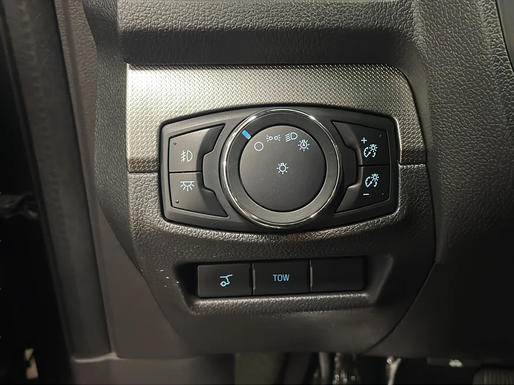 Used 2015  Ford XLT image 28