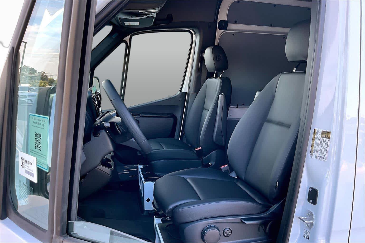 New 2026 Arctic+White Mercedes-Benz  image 9