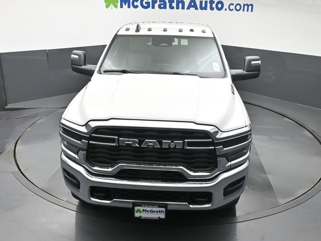New 2026 Bright White Clear-Coat Exterior Paint RAM Tradesman image 27