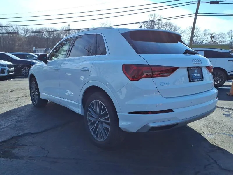 Used 2022  Audi 40 TFSI Premium Plus Sport Utility 4D image 5