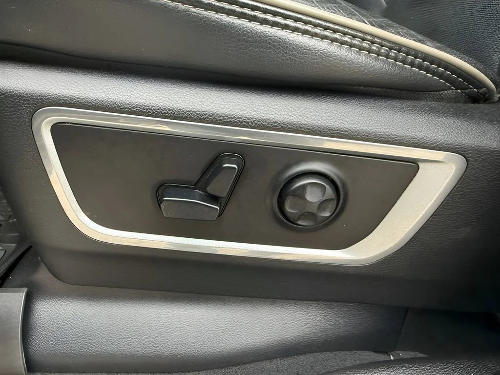 Used 2019  Ram Laramie image 11