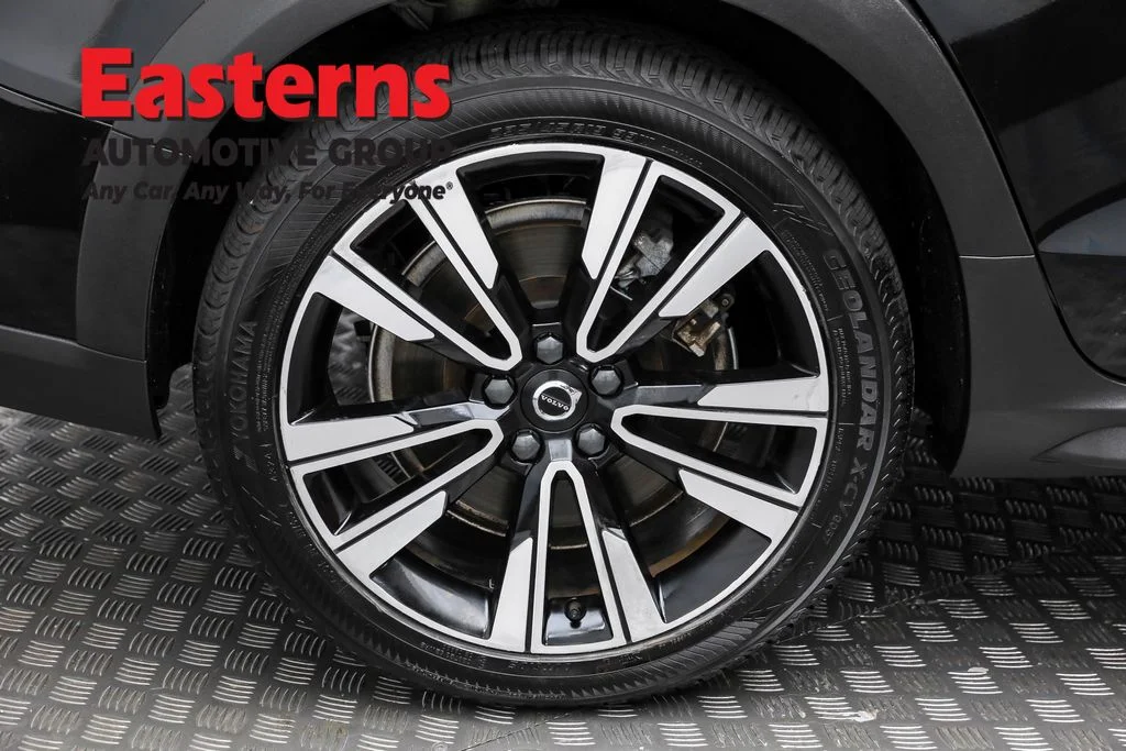 Used 2022 Black Volvo T5 image 29