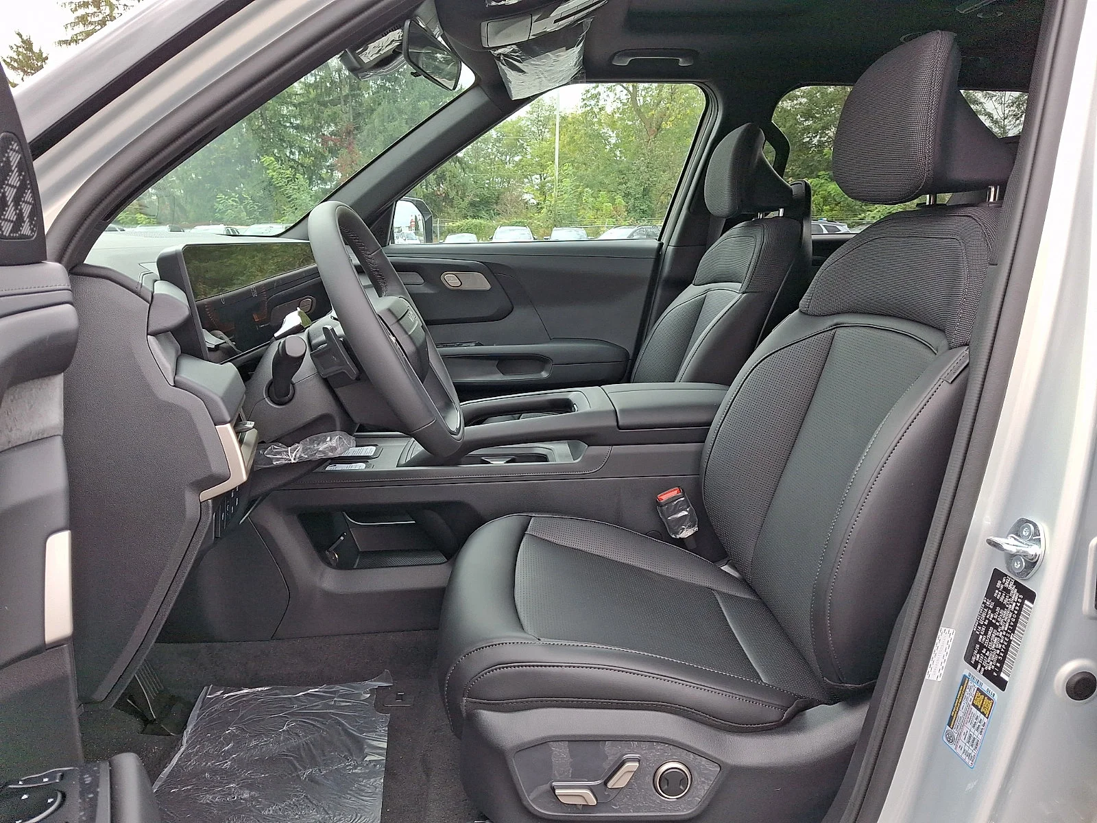 New 2027 Silver Kia S image 11