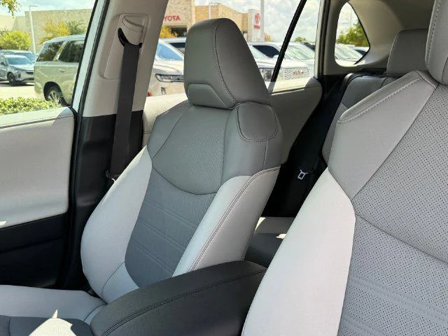 Certified Used 2025 WIND CHILL PEARL Toyota Limited image 43