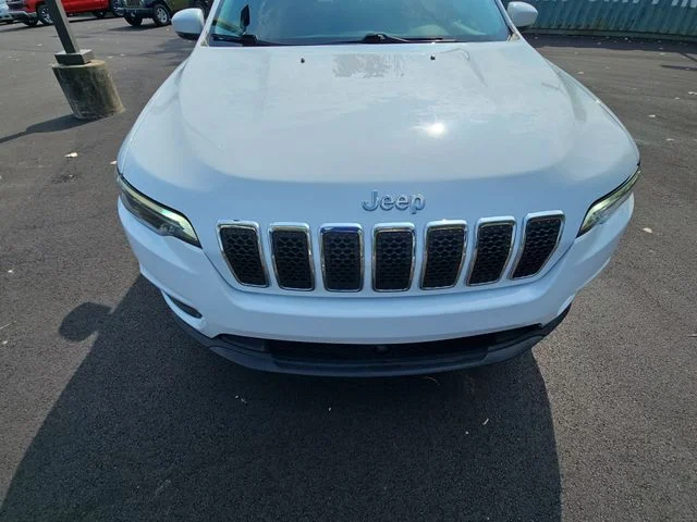 Used 2021 White Jeep Latitude image 33