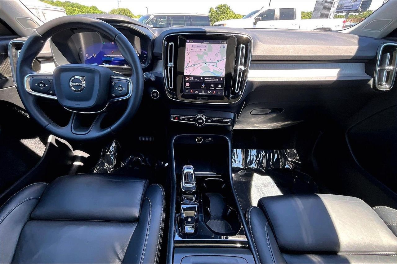 Used 2023 Crystal White Metallic Volvo B4 Ultimate Dark Theme image 9