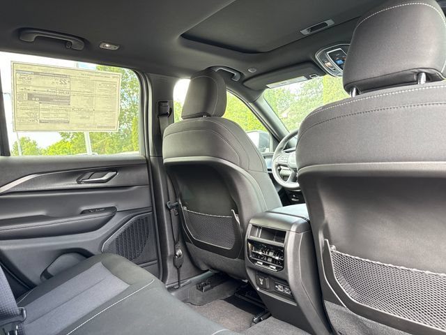 New 2026 Diamond Black Crystal Pearlcoat Jeep Laredo X image 26