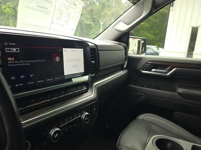 Used 2022 Silver GMC SLT image 30