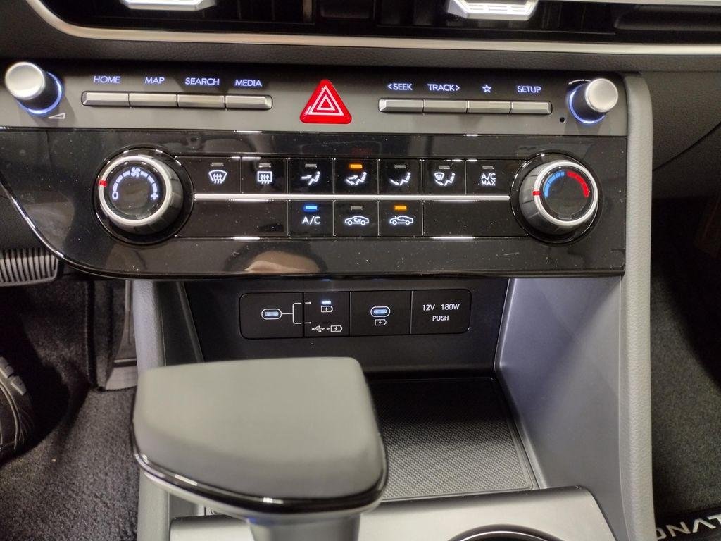 New 2026 White Hyundai SE image 22