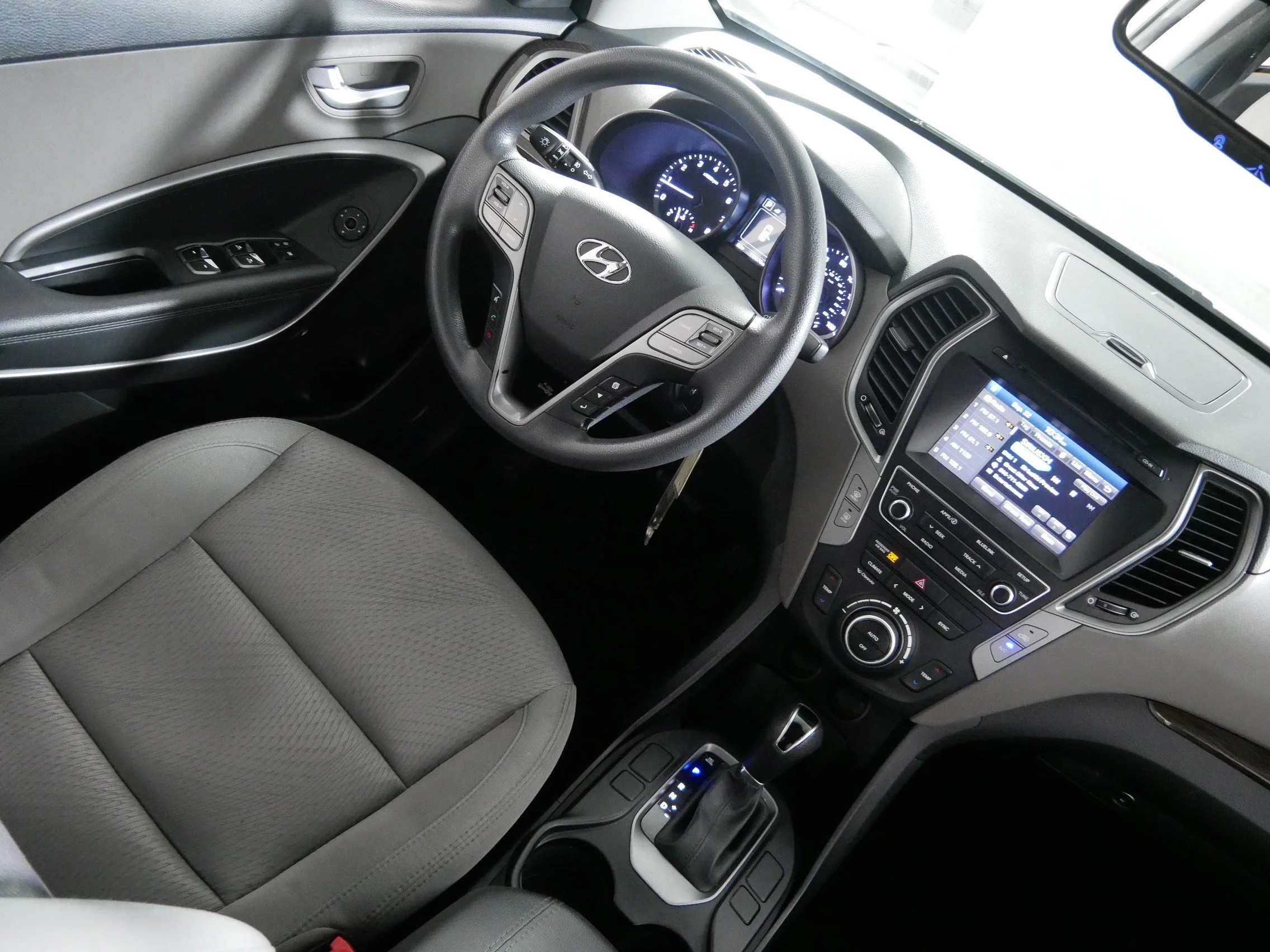 Used 2017 Frost White Pearl Hyundai 2.4L image 9