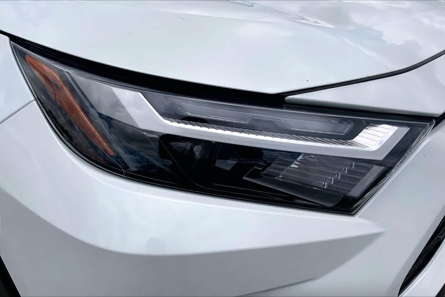 Used 2025 Wind Chill Pearl Toyota XLE Premium image 27