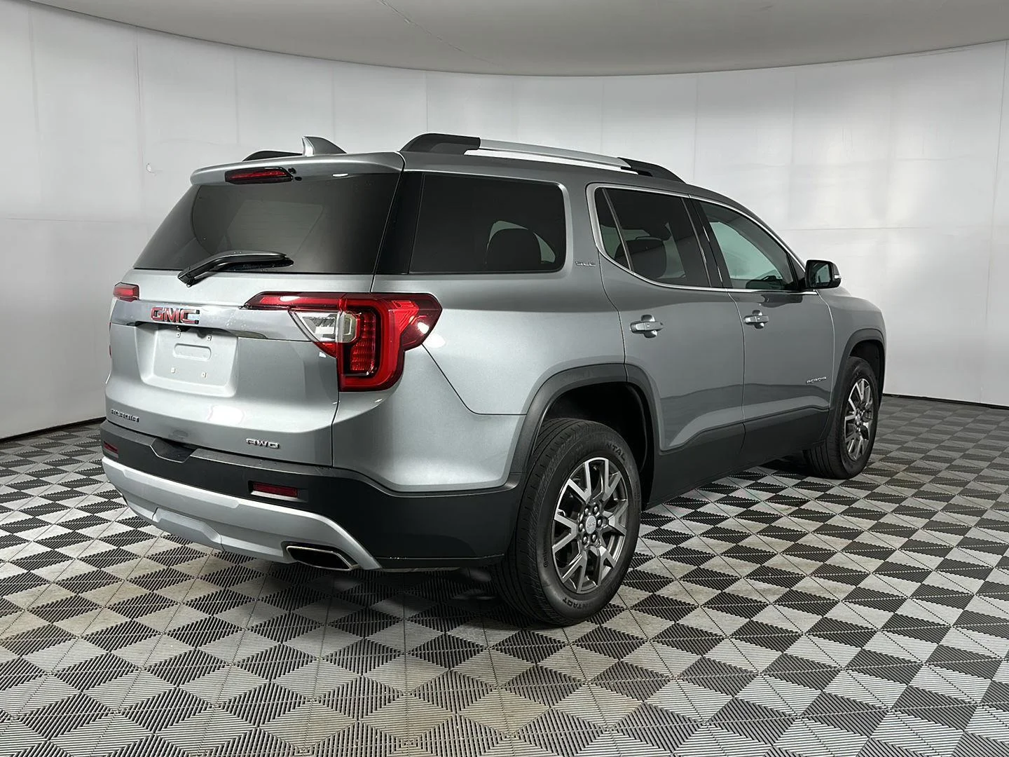 Used 2023 Sterling Metallic GMC SLE image 22